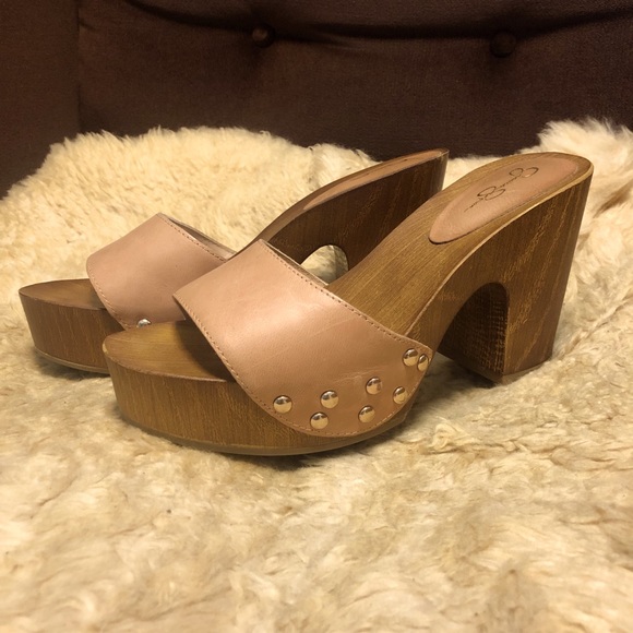Jessica Simpson Shoes - Jessica Simpson faux wood platforms! 6M
